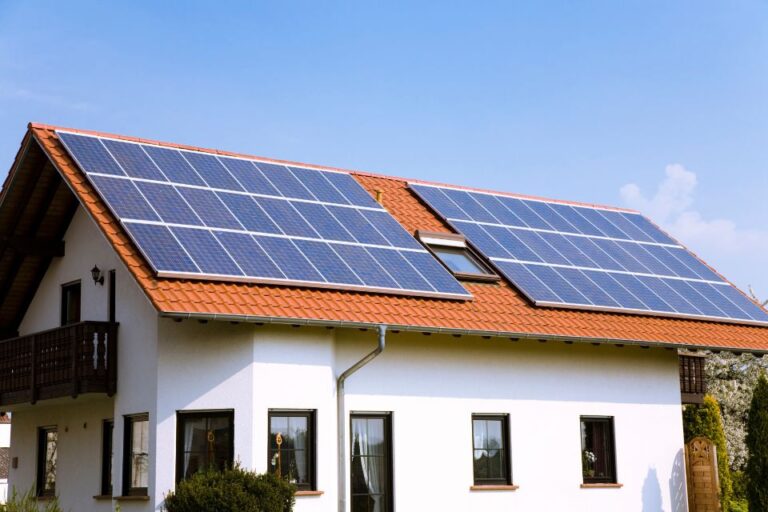 The Ultimate Guide to Solar Panel Costs, Rebates, and Financing in 2025